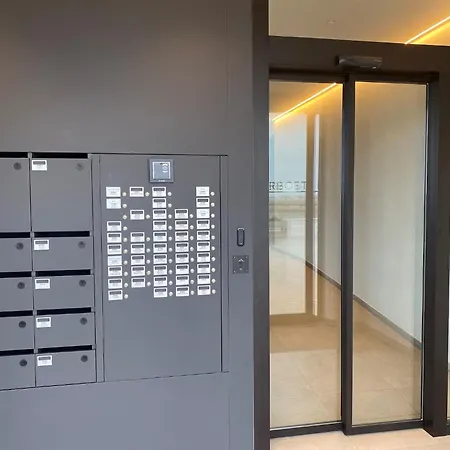 On Seawall With Stunning Views Apartment