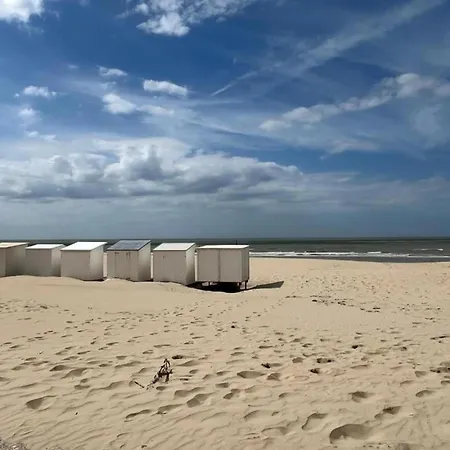 Apartment On Seawall With Stunning Views