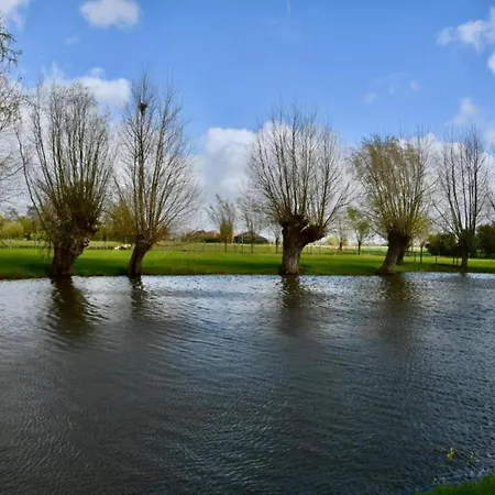 On Seawall With Stunning Views Apartment