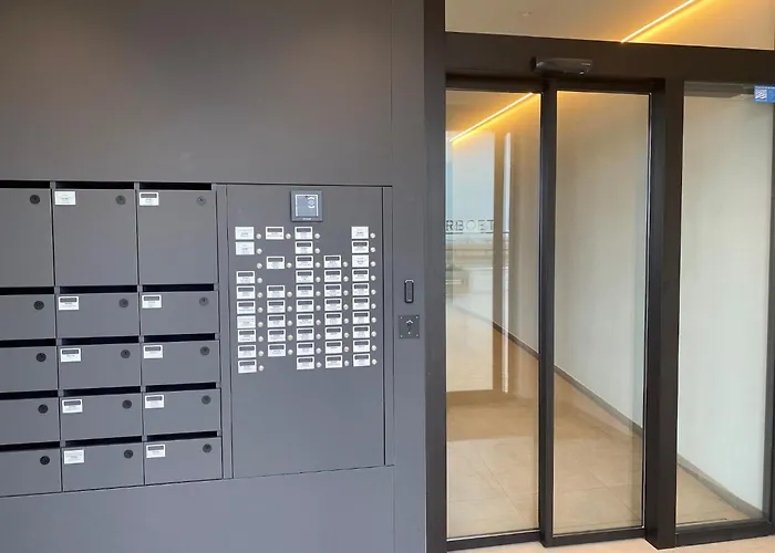 On Seawall With Stunning Views Apartment