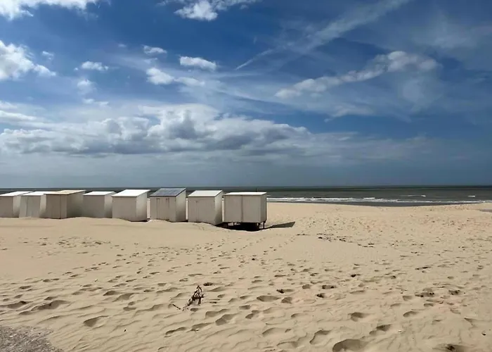 Apartment On Seawall With Stunning Views