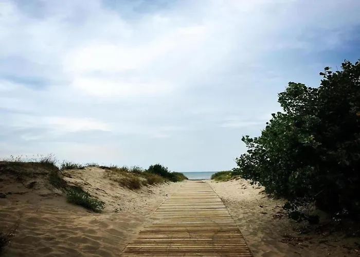 Apartment On Seawall With Stunning Views *